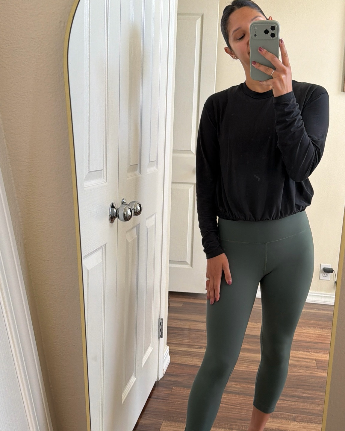 Fitness look of the day 🖤✨

Starting my fitness journey a little late this year, but focusing on consistency over perfection.

Today’s outfit:
• sage green leggings
• black long sleeve
• comfy neutral sneakers

These are older pieces and sold out, so I linked similar — and more budget-friendly — styles I love 🤍

Shop the look on my LTK ✨

#LTKfitnessgoals #LTKgrwm #LTKmomlife
