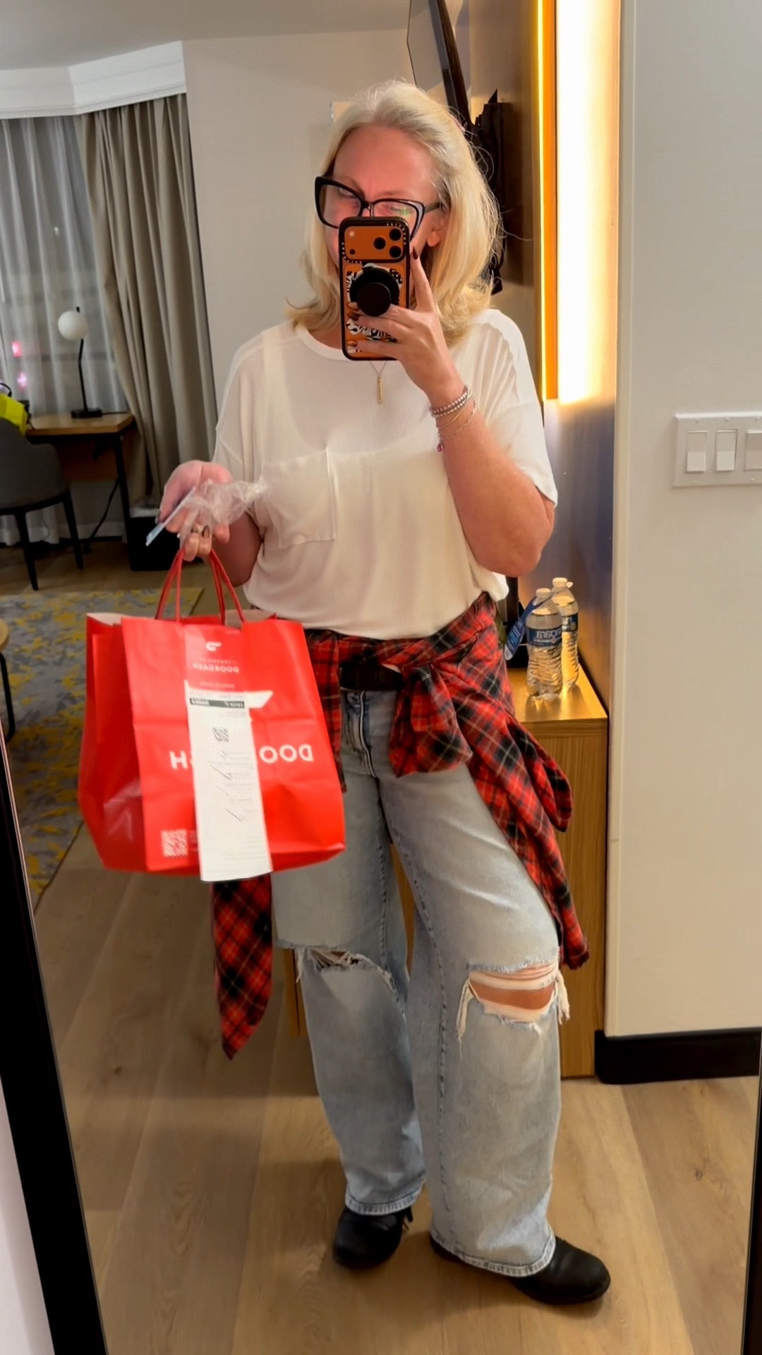 Travel day calls for comfy grunge and some Door Dash. Hello, Chicago! 🖤 #midsized #travelfit #grunge #indie #over40 #comfystylish

#LTKootd #LTKOver40 #LTKMidsize
