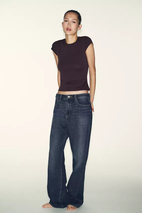 TAILLIERTES T-SHIRT MIT KURZEN ÄRMELN | Zara DE