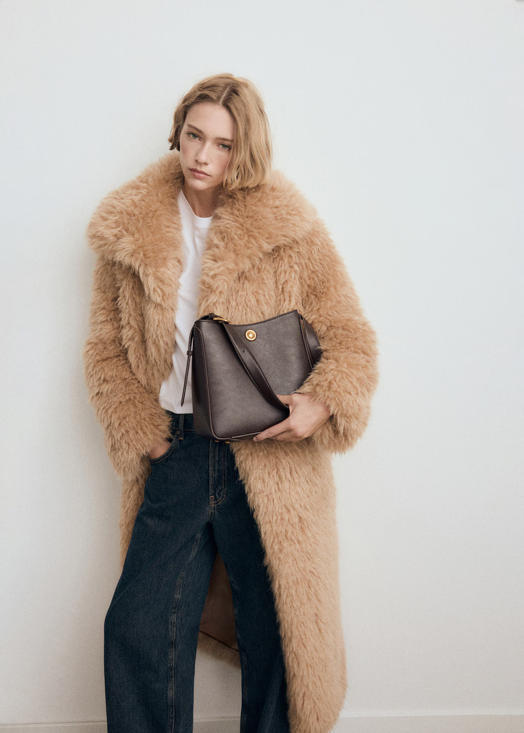 Medium bucket bag with metal detail | Mango (US/MX/AU)