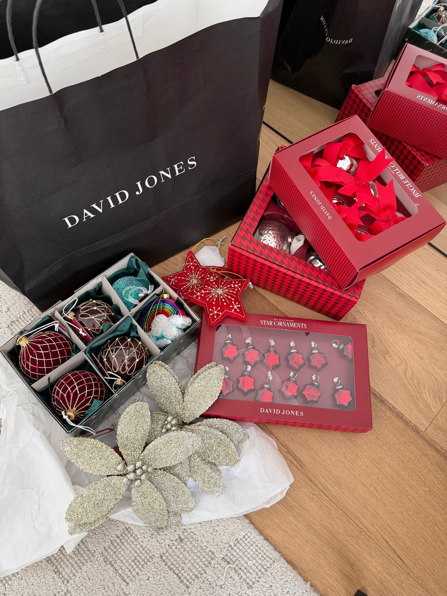 Bought some new decorations at David Jones - their 2025 Christmas collection is gorgeous! Also currently 20% off 👏🏻