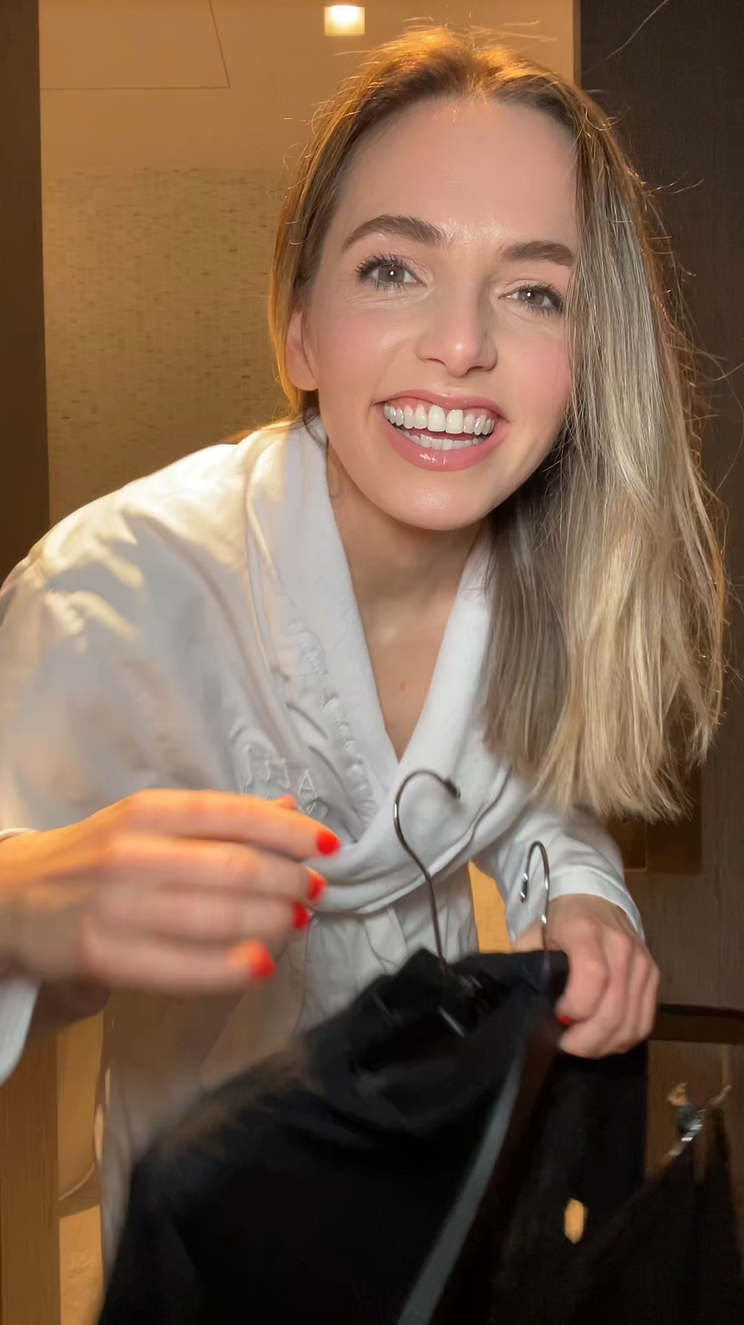 get dressed with me for dinner in Napa 🖤 this mini skirt is SO GOOD. it’s the perfect length and isn’t too short- so it looks classy and chic. it’s hard to find a good mini- but I think this one’s wins for best black mini skirt. (I love it for a date night outfit in the winter) I’m wearing a size small. 

#LTKTravel #LTKSeasonal #LTKWatchNow