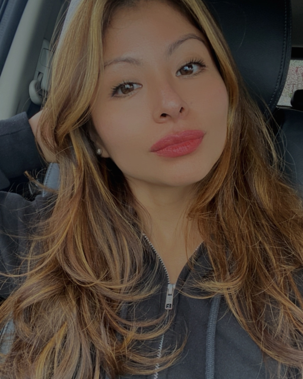 ✨ New hair, who’s this?✨

Fresh layers, soft waves, and a little golden glow to brighten up my vibe! There’s just something about a new hairdo that makes you feel unstoppable.
Thank you @myhairsalonmd 

Drop a ❤️ if you love switching it up too!

#HairGoals #FreshLook #SelfCareIsTheBestCare #FitLifeWithErika

#LTKSummerEdit #LTKBeauty #LTKActive