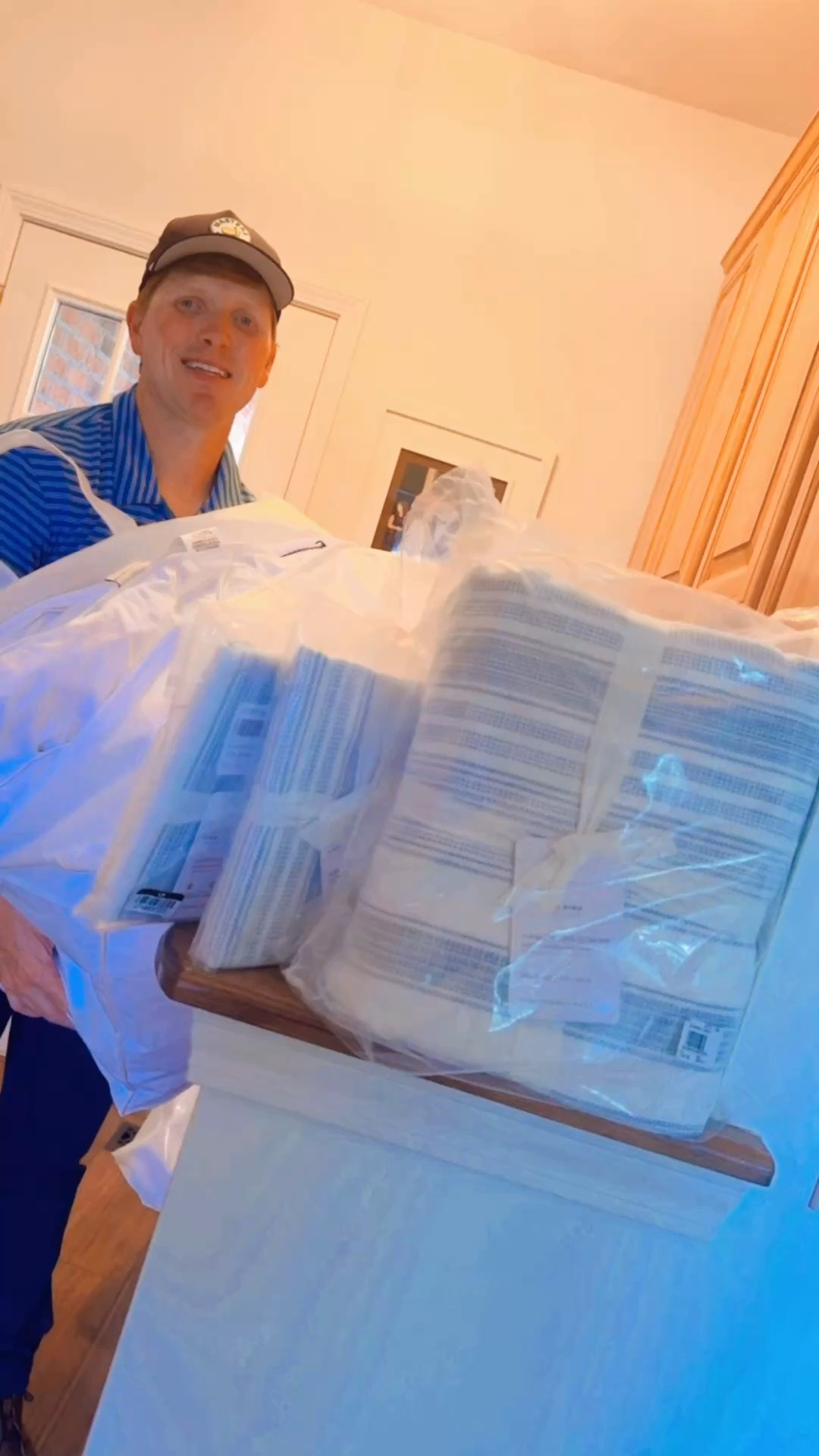 And y’all!! This sweet man came back from the @potterybarnoutletsc tonight with a brand new duvet insert and gorgeous cover set (light blue and white!!) to go on our king bed 🛌 and I’m obsessed!! 🥰 I’ve been wanting a squishy down comforter and I am absolutely giddy!!!! 🤭