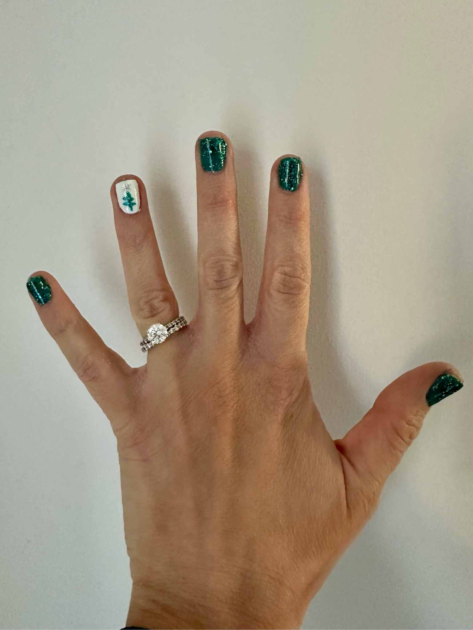 Christmas Nails

Sparkly Green Aimeili 044
White beetles a219
Silver sparkles gellen 228

Winter nails, diy nails, Amazon nails, at home nails, nail art 


#LTKBeauty #LTKHoliday #LTKStyleTip