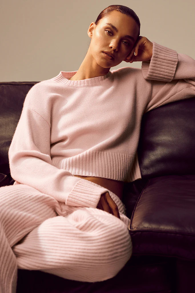 Cashmere Embrace Pullover | Alo Yoga (US)