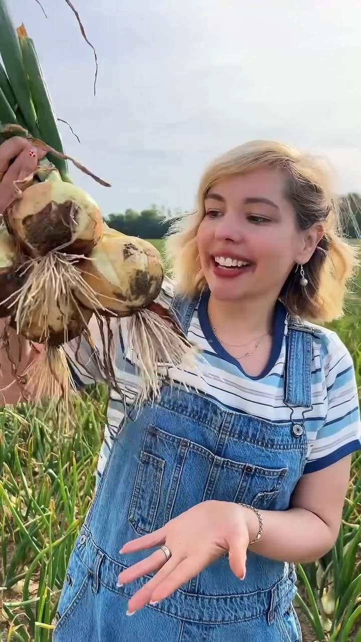 Sharing the overalls & striped t-shirt from Abercrombie I wore while at Shuman Farms! 🤍✨🧅 

 #LTKootd #LTKvlog #LTKSeasonal
