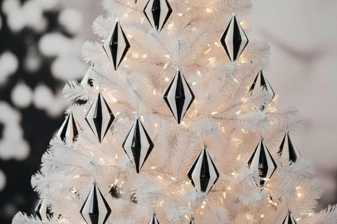 Chic 5.5" Black & White Finial Ornaments (3-count) | Shatterproof Christmas Home Accent - Etsy | Etsy (US)