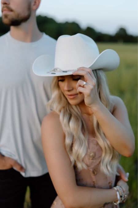white / ivory cowgirl hat I’m in love with! I got a size S/M! ✨ 

Perfect cowgirl hat for my brides!!!! 
Perfect festival fit 🌸

Follow my shop @kerstynweatherman on the @shop.LTK app to shop this post and get my exclusive app-only content!

#liketkit #LTKFestival #LTKU
@shop.ltk
https://liketk.it/4GHRm

#LTKU #LTKFestival #LTKSeasonal
