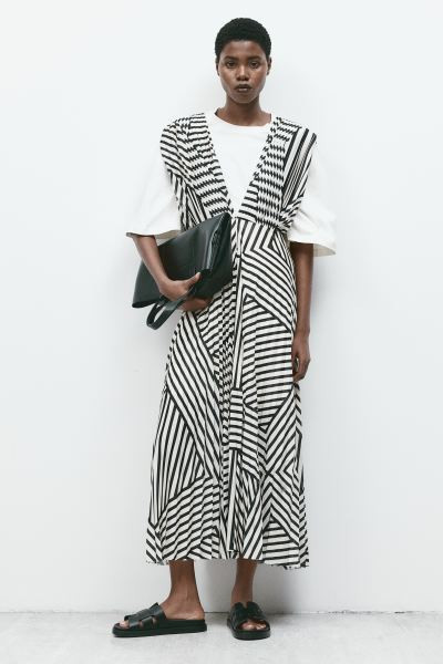 Pleated jersey dress - Cream/Striped - Ladies | H&M GB | H&M (UK, MY, IN, SG, PH, TW, HK)