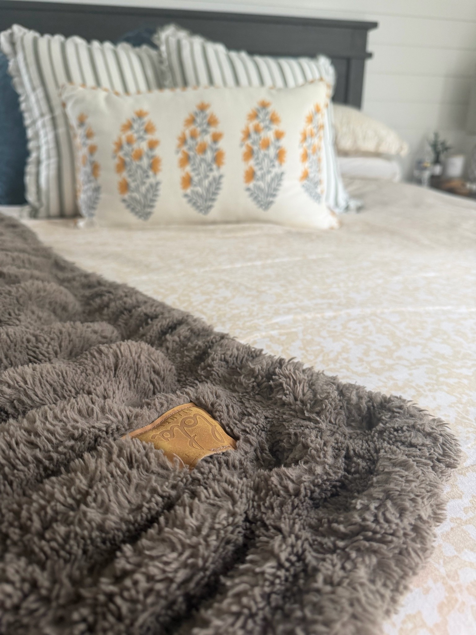 The perfect upgrade products, your bedroom needs! These are all items I know and love dearly! #bedroom #fall #decor #summer #lolablanket

#LTKdayinmylife #LTKHome