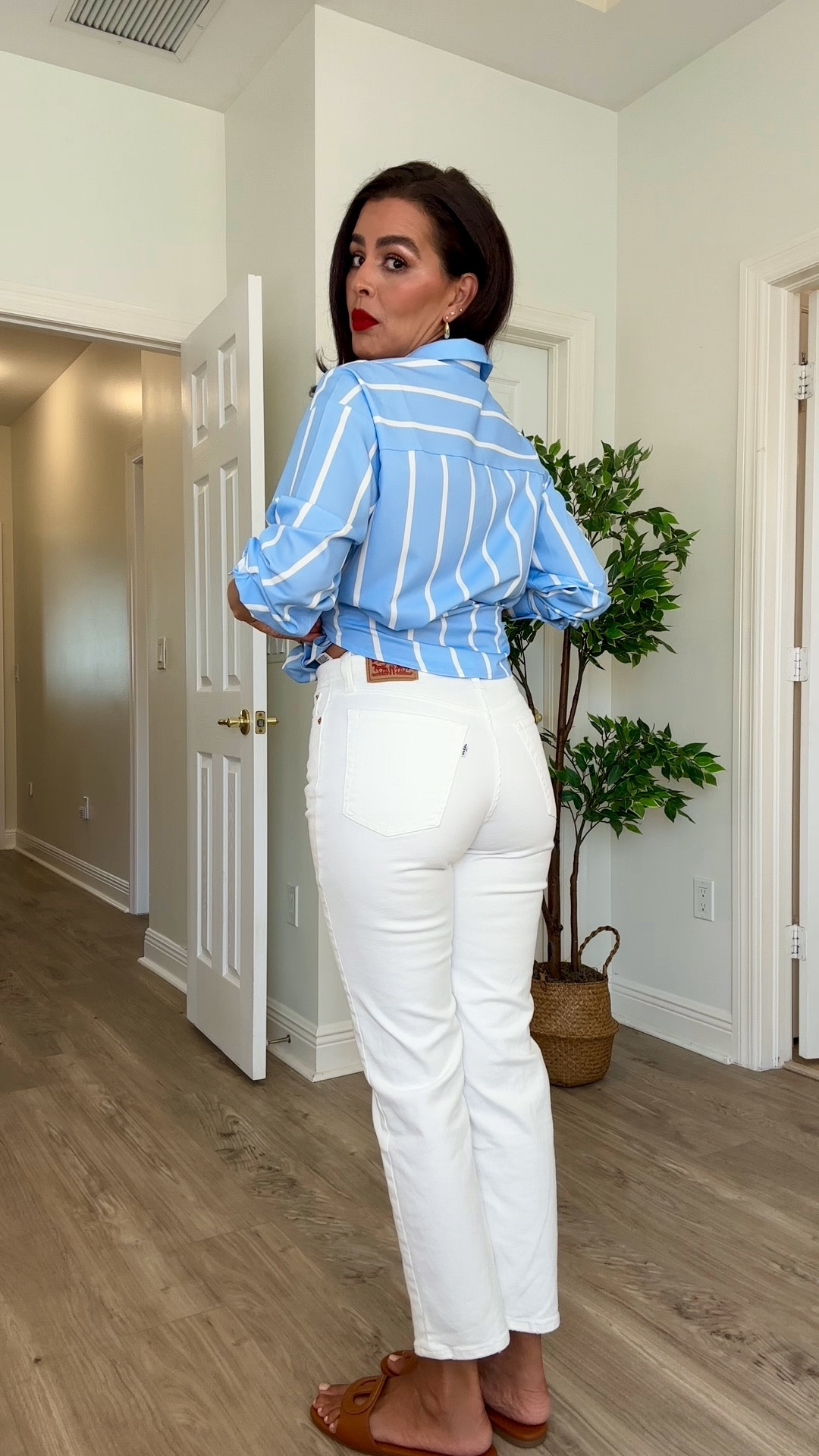 Size s on all sets. Tts. Size 27 in jeanss
I’m 5’7” 130 pounds

#LTKSeasonal #LTKFindsUnder100 #LTKStyleTip