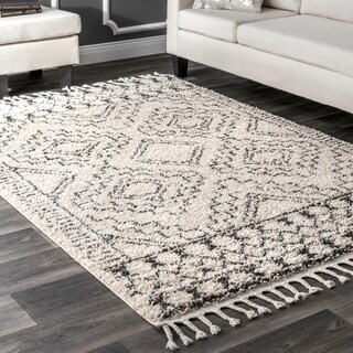 nuLOOM Soft and Plush Geometric Moroccan Shag Tassel Area Rug - 6' 7" x 9' - Off-White | Bed Bath & Beyond