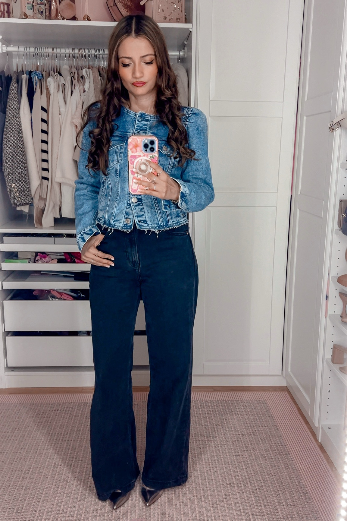 Gap collarless denim jacket 

#LTKcanada #LTKautumn #LTKworkwear