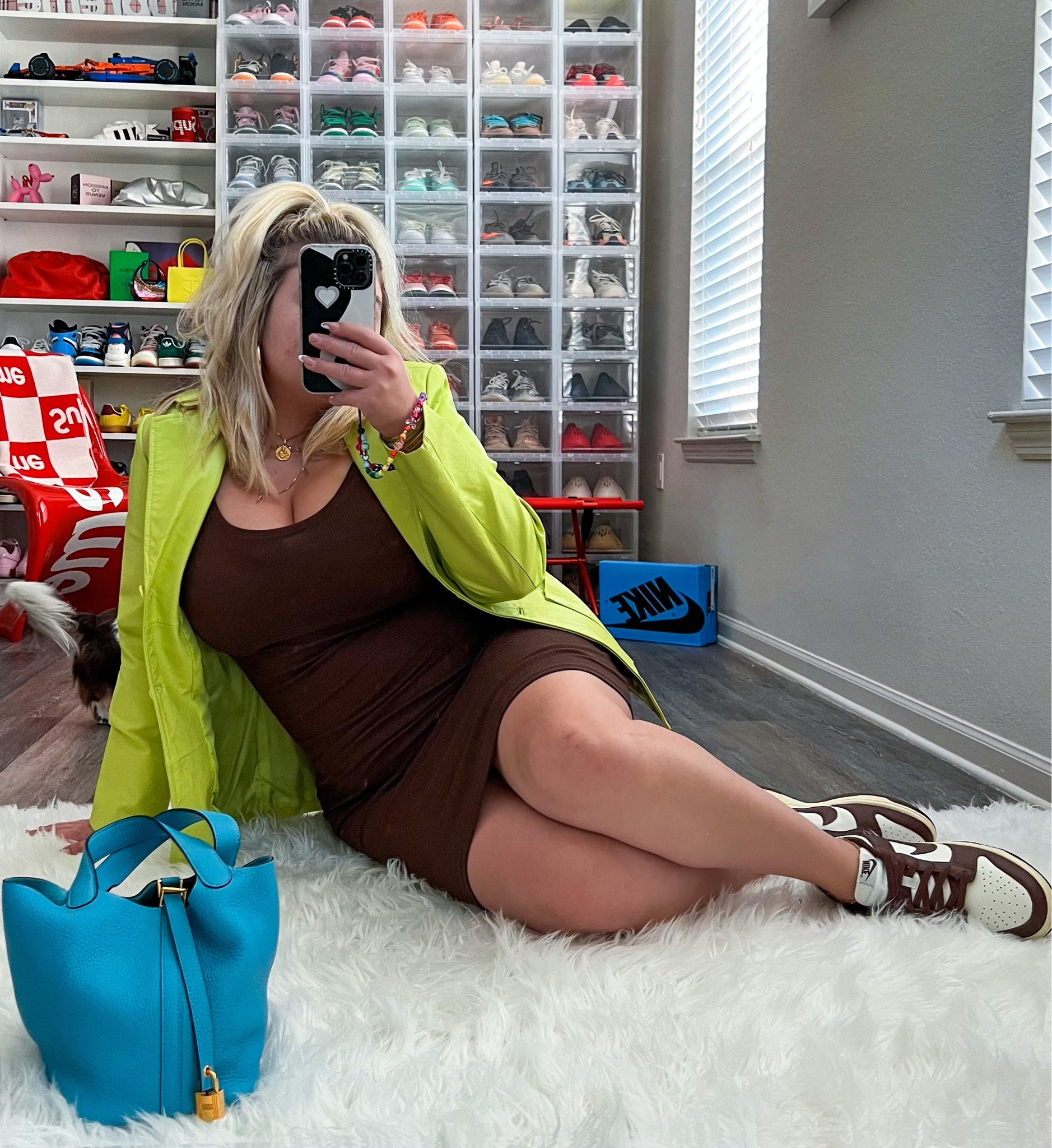 these really live to the name cacao wow 😂🤎 I am obsessed with these, thinking maybe a lace swap with some sail laces? maybe acid green if we’re feeling spicy? What are your thoughts.. this is one of the more exciting dunks that have been released lately  

p.s. who spots Fernie?

 



#snkrskickcheck #ootdfashion #outfitstyle #streetfashionstyle #stylemod

#LTKcurves #LTKshoecrush #LTKitbag