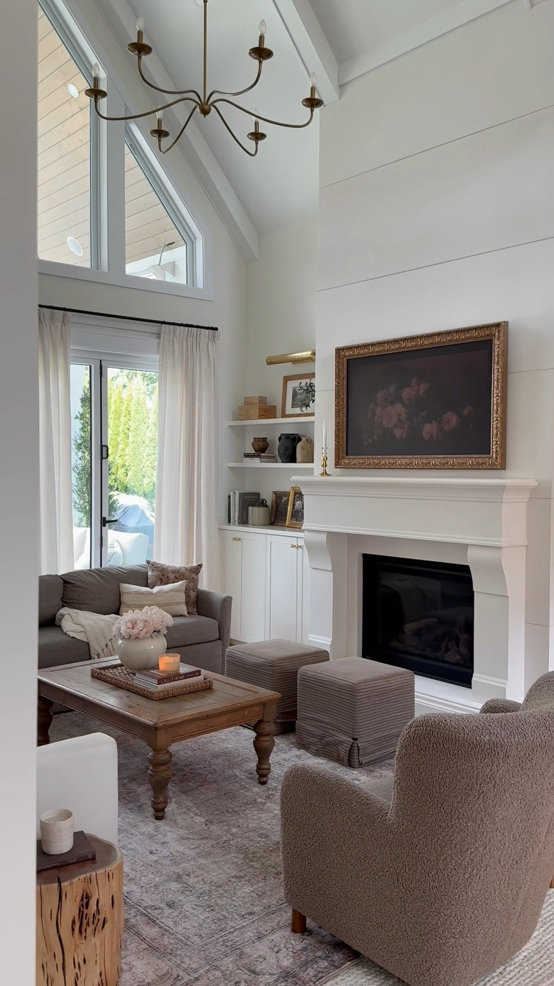 8 Simple Ways to Bring Warmth Into Your Home

feel.
1. Warm wood tones 
2. Intentional colour
3. Texture
4. Warm metals
5. Window treatments
6. Art that ties it together
7. Greenery
8. Layering 
