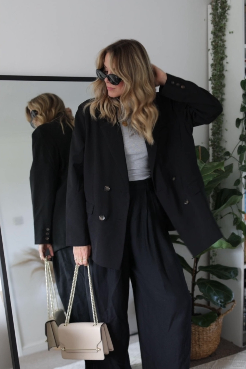 Autumn outfit 
Fall outfit 
Clogs 
Autumn style 
Black blazer 

#LTKSeasonal #LTKstyletip #LTKeurope