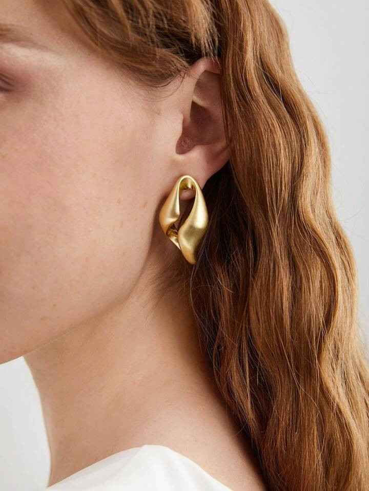 MOTF PREMIUM HOLLOW SHAPE STUD EARRINGS | SHEIN