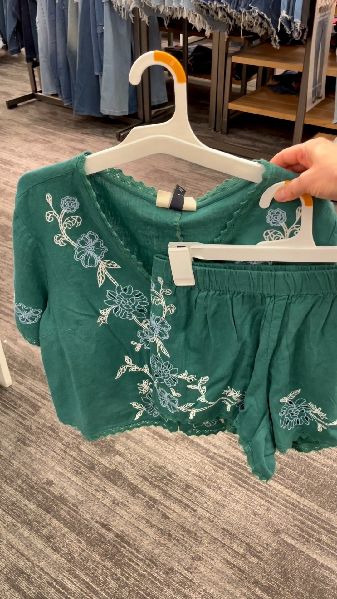 Ok how pretty is this new set?! Love the cut out details @Target Follow @showermeintarget for more Target finds 

#LTKTravel #LTKootd #LTKSeasonal