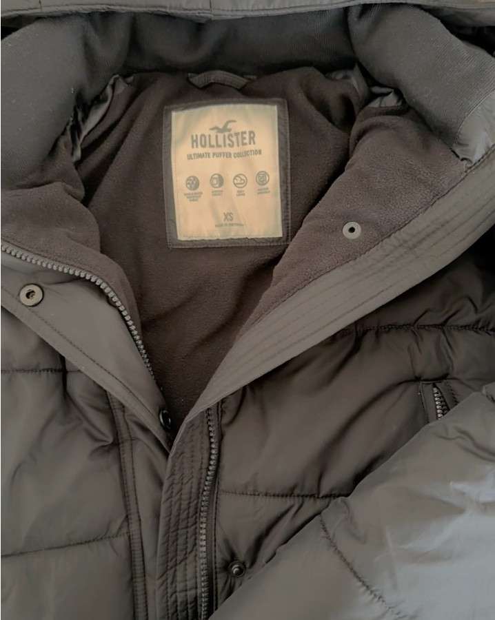 The perfect Puffer Jacket with Hood. (Couldn’t find the link for womens but this one should take you there 😉)

#LTKSeasonal #LTKActive #LTKFindsUnder100