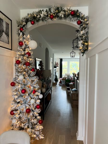 Christmas this year is white and red and I’m absolutely loving this years foyers look! Definitely chefs kiss 😘

#LTKfindsunder50 #LTKHoliday #LTKfindsunder100