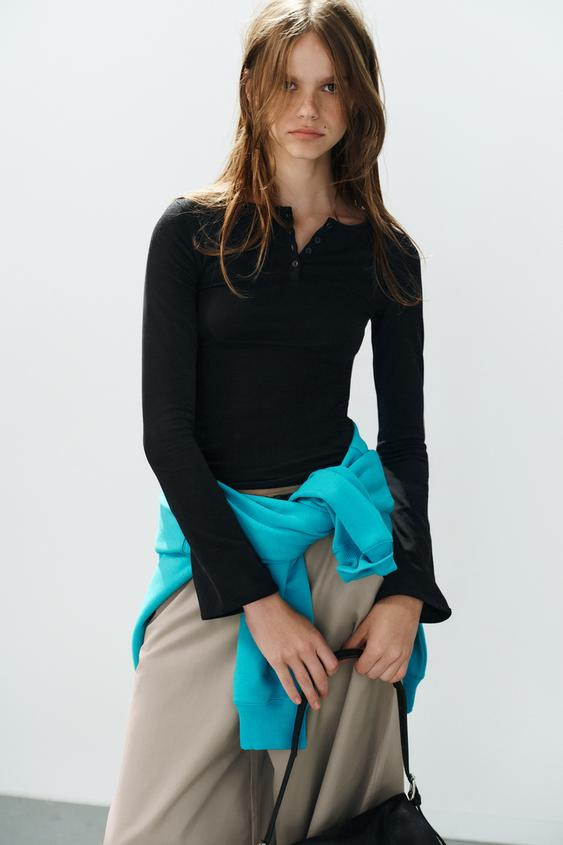 T-shirt made from a cotton blend yarn. Boat neck with a button placket. Long sleeves. | Zara US