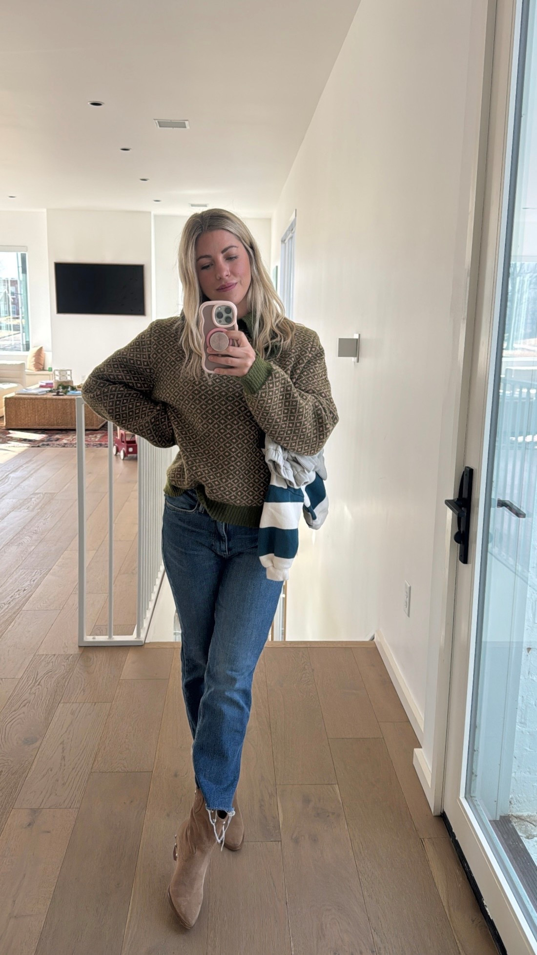 Super soft sweater! On sale 🏷️