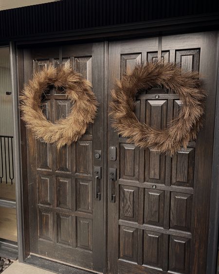 cutest little bronze modern holiday wreaths 

#LTKhome #LTKHoliday