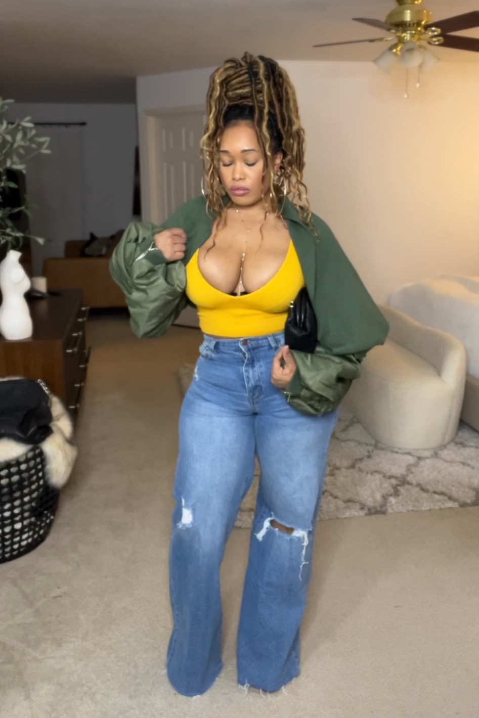 casual date night. “Rewind” jeans (link: https://bit.ly/4a2QLYa) and “Come My Way" top (link: https://bit.ly/3RsIvJG) from Swankaposh (use code RESHA for 15% off your order). bomber scarf jacket linked! Bra linked

#LTKCyberWeek 

#LTKfindsunder100 #LTKover40