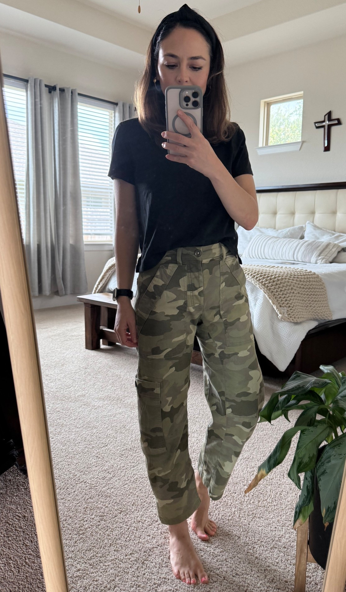 Relax pants and t shirt 

#LTKTravel #LTKFindsUnder100 #LTKOver40