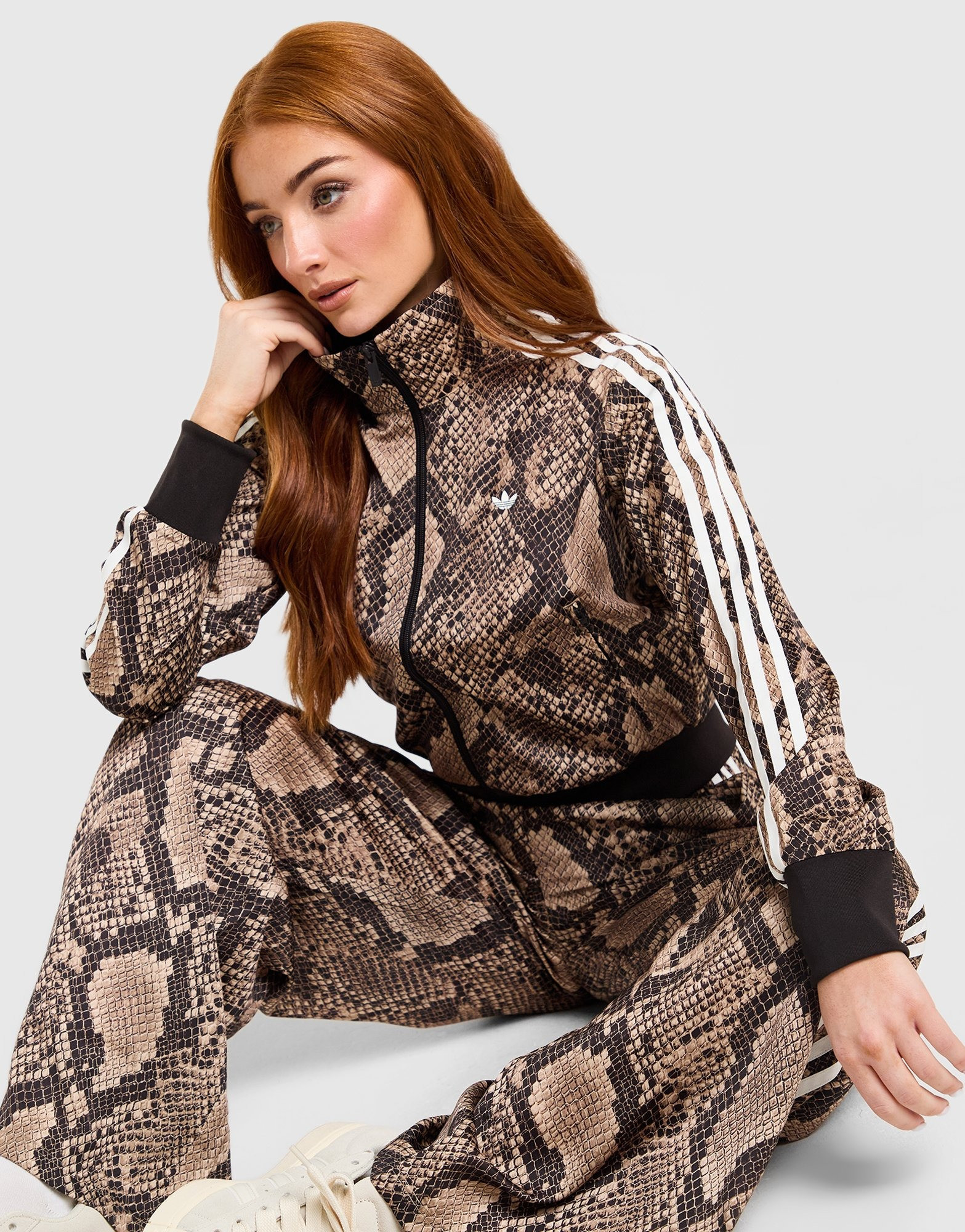 adidas Originals Satin Snake Print Firebird Track Top en Beige - JD Sports España | JD Sports (ES)