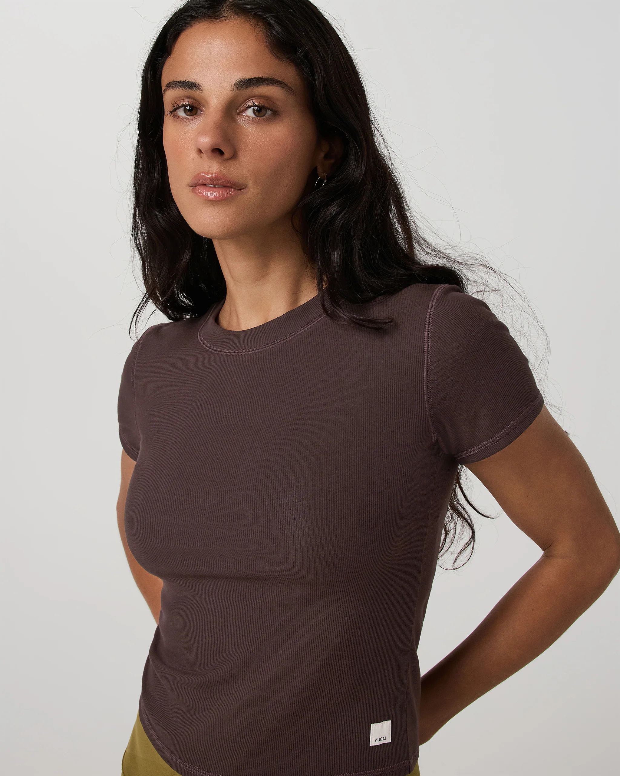 Pose Fitted Tee – Women's French Roast Rib Knit Shirt – Tops – Vuori | Vuori Clothing (US & Canada)