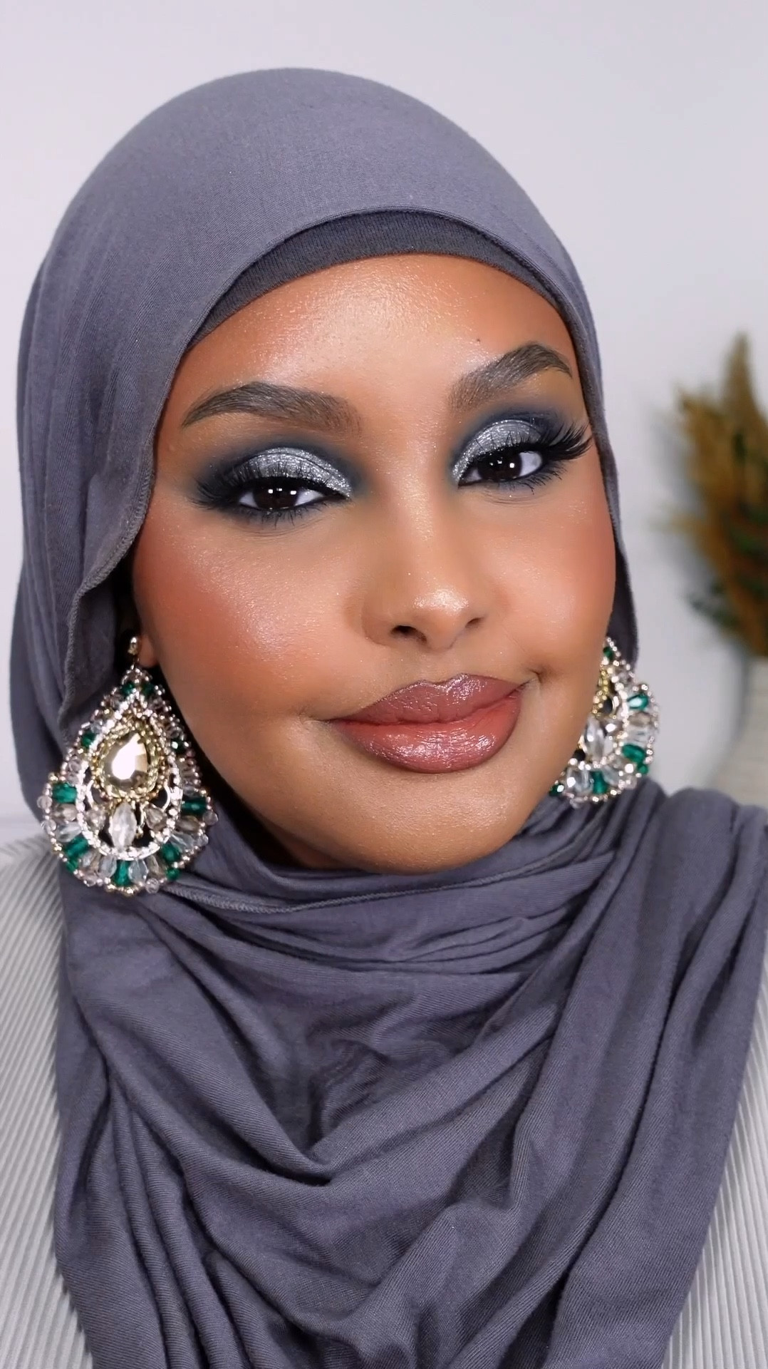 The perfect silver soft glam look for any special occasion!🪩🩶✨

#LTKVideo #LTKWedding #LTKBeauty