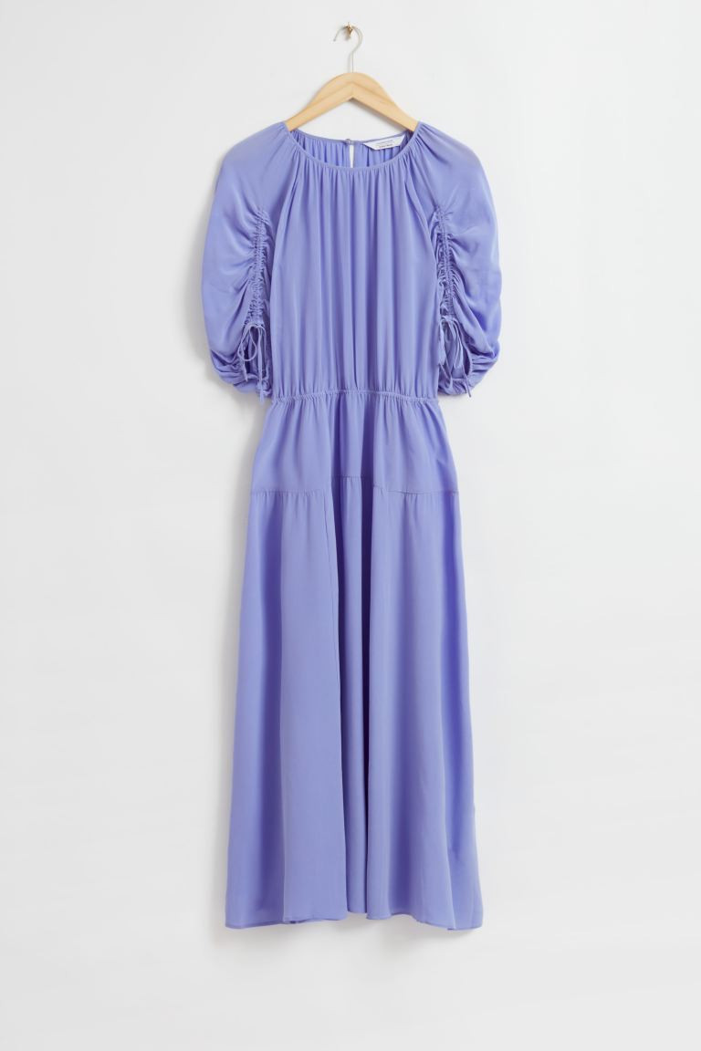 Losvallende geplooide maxi-jurk& Other Stories | H&M (DE, AT, CH, NL, FI)