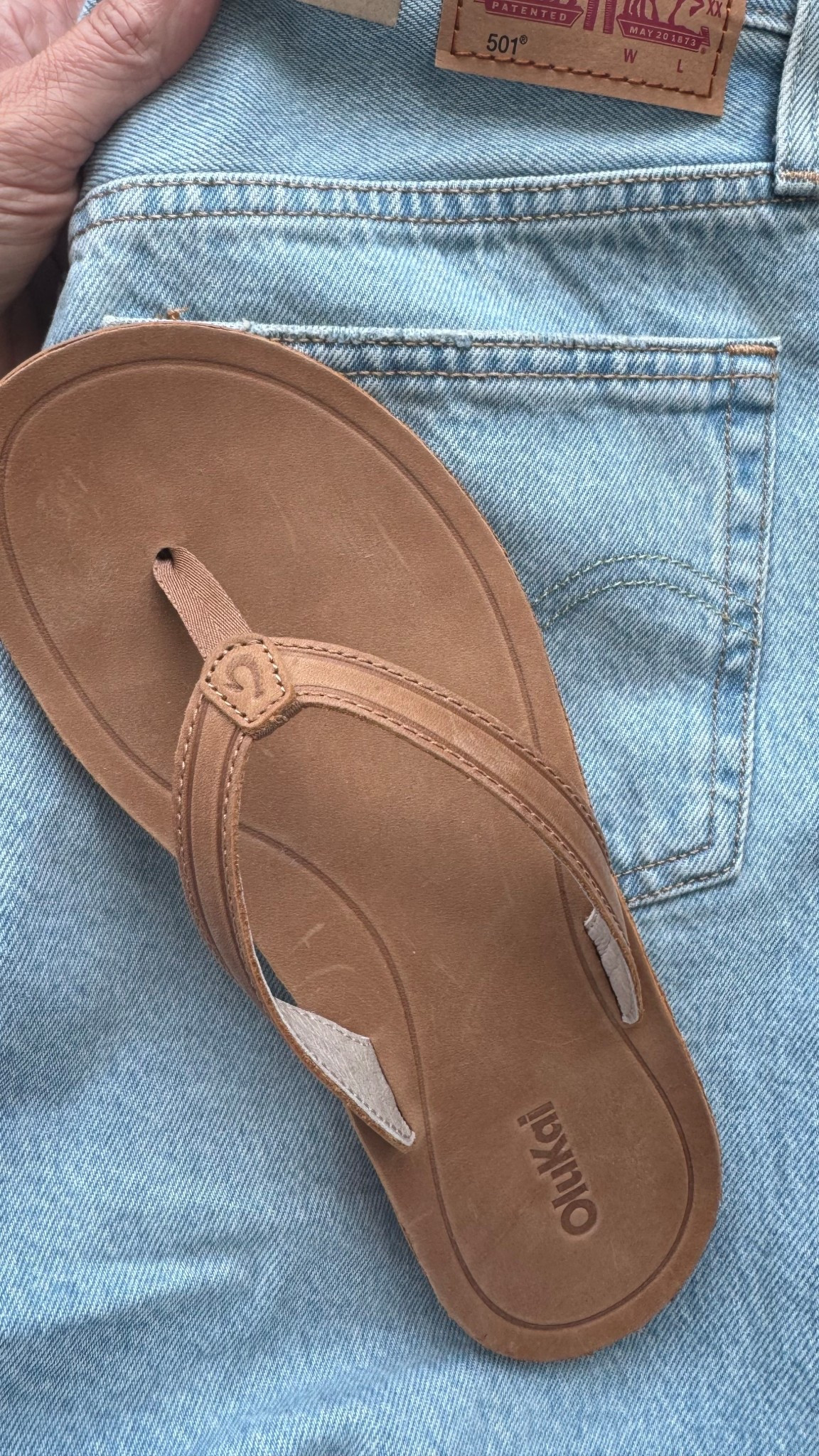 The perfect combo!

Best flip flops orthopedic flip flops Levi’s 

#LTKFestival