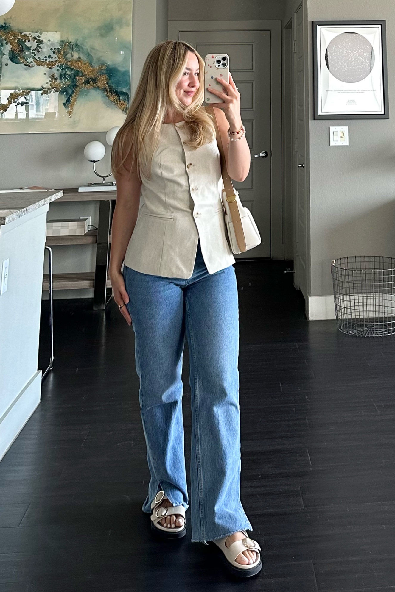 Sunday ootd
Top wearing size 4 SMALL
jeans wearing size US 8 (they were long but I just cut them and love the look) my height is 5’1
Also these are not stretchy.
The mini bag is perfect for year round AND the strap is reversible. Love that!💗

#LTKstyletip #LTKsalealert #LTKbeauty