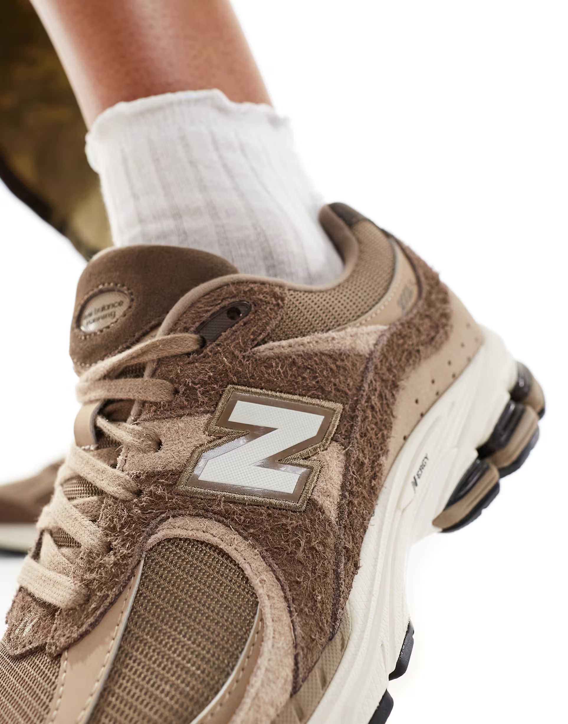 New Balance 2002 elements unisex sneakers in brown - Exclusive to ASOS | ASOS (Global)