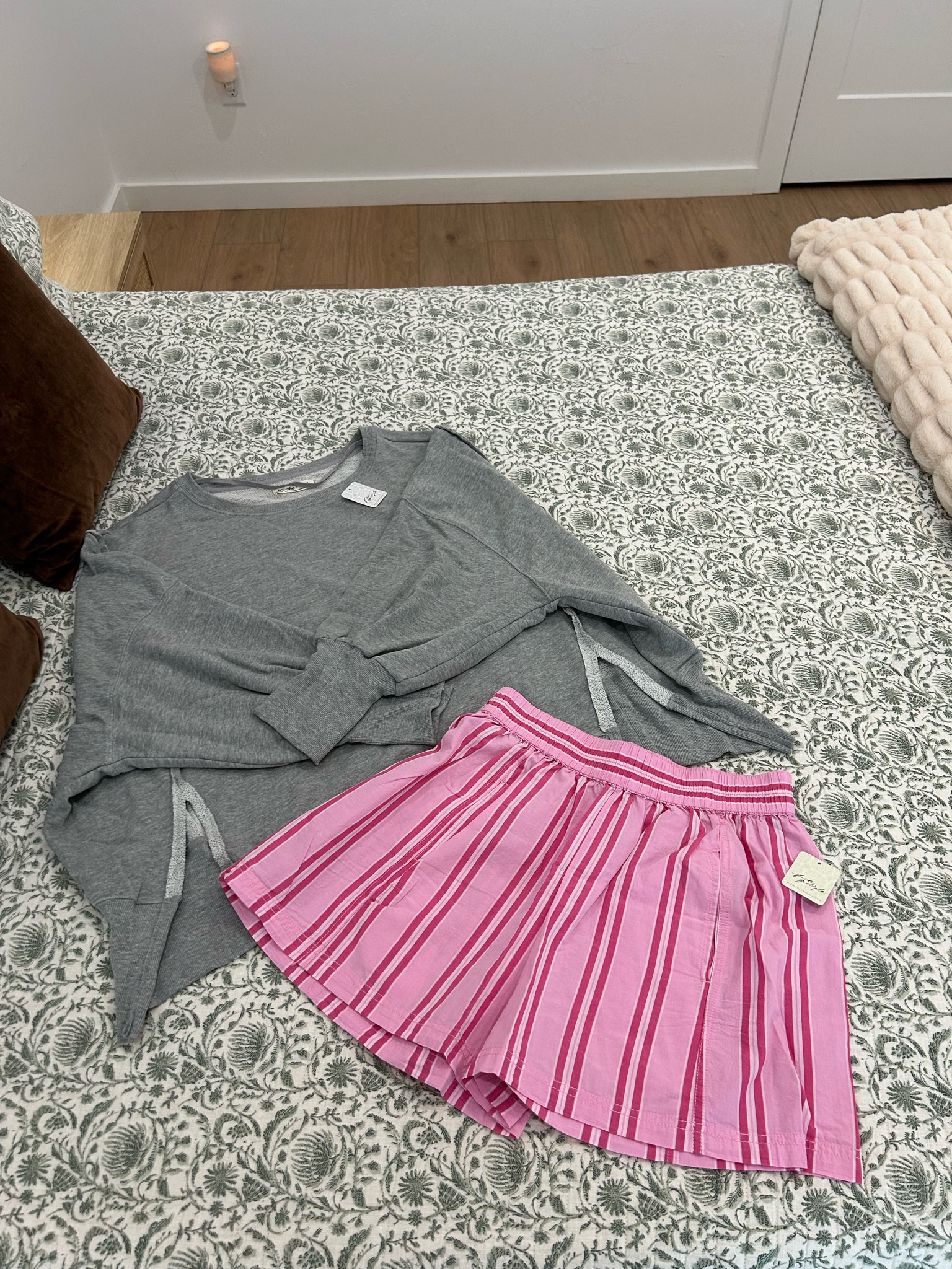 Free people order🩷
Size down- I got a size medium in the sweatshirt for an oversized fit, and a small in the shorts and they fit perfect. 🫶🏼☁️

#LTKMidsize #LTKStyleTip #LTKFindsUnder100