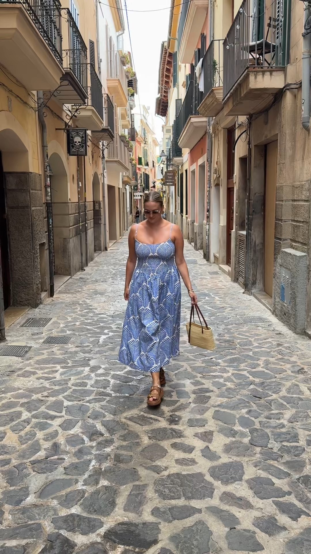 The best dress for any occasion! Smocked top, pockets & loose fitting at the waist. I have in 3 patterns! Wearing a large 

#LTKStyleTip #LTKMidsize #LTKFindsUnder100