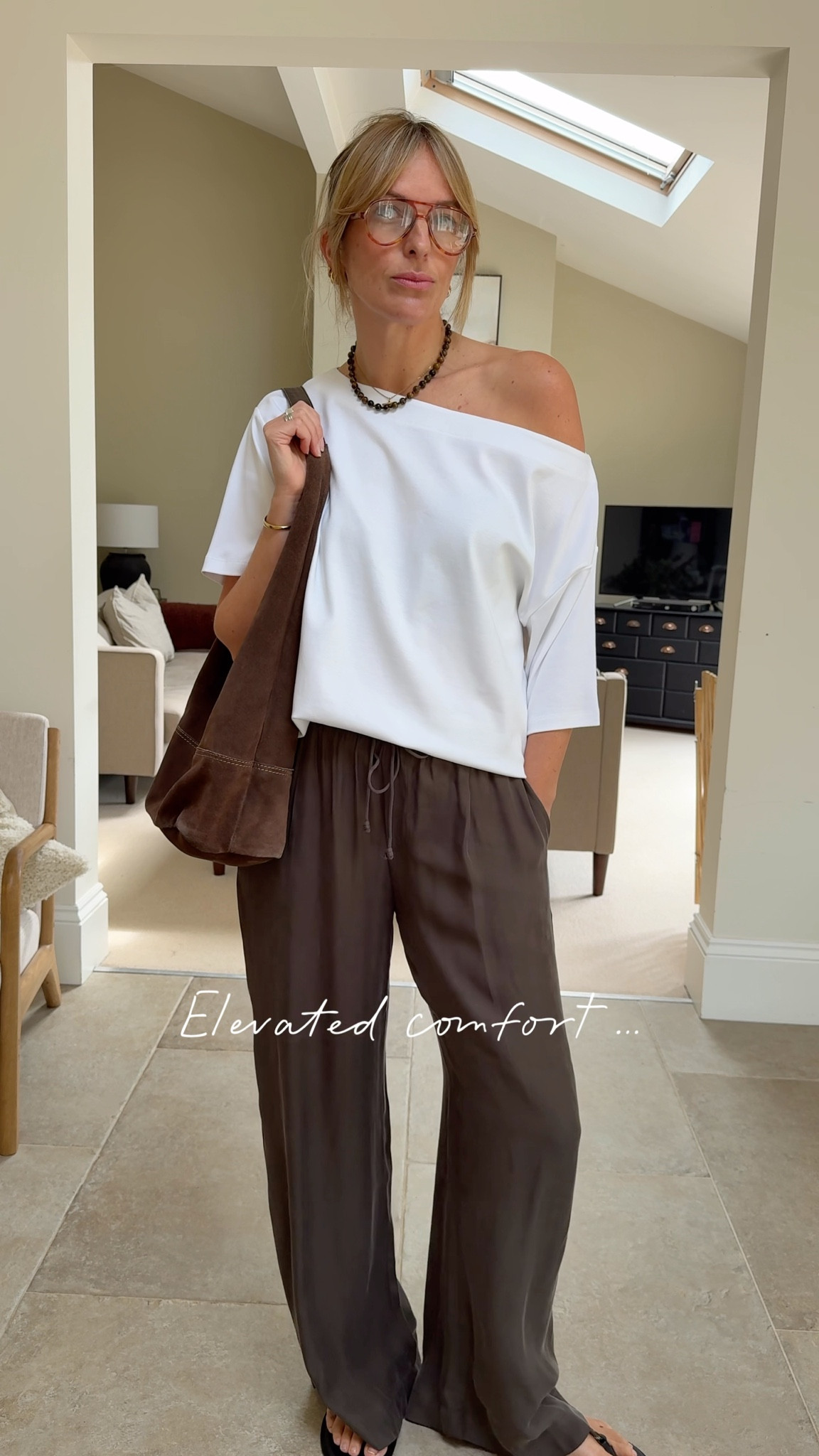 Elevated casual outfit 
Silky trousers and silhouette T 
Sizes 
Trousers - XL ( large fitted too but I much preferred the drape on the XL ) 
T shirt - wearing a U.K. 14 - oversized , off the shoulder fit 

@Albaray 
@Zara 

#LTKspring #LTKdatenight #LTKsummer