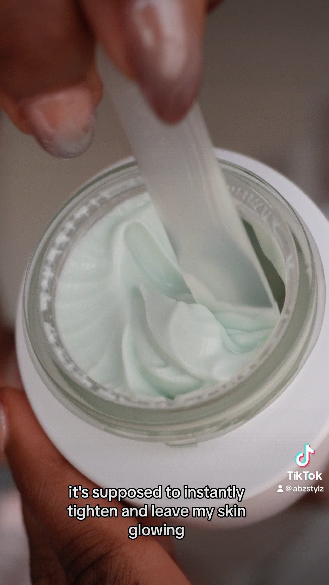 Clarins Cryo-Flash Cream Mask To Minimize Pores & Get 24 hr Hydration After 10 mins! #clarins #cryofacemask 

#LTKVideo #LTKfindsunder100 #LTKbeauty