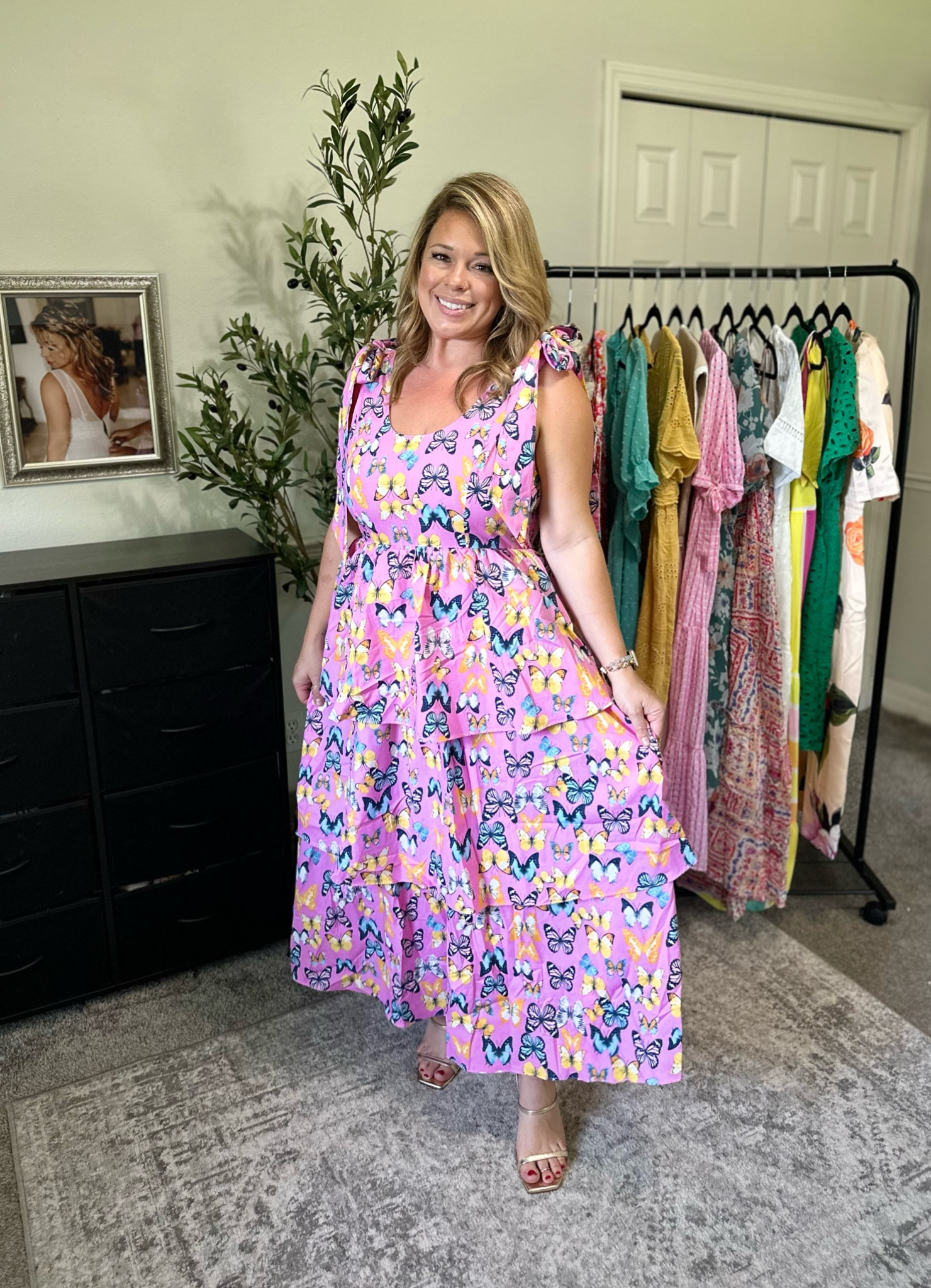 One of my favorite dress prints with butterflies all over it. 

So fun with the tiered sections and the giant ties at the shoulders.


Would be so cute as a maternity dress, for a fun date night, wedding guest, cruise dress, or brunch girls day date.

#LTKParties #LTKMidsize #LTKWedding