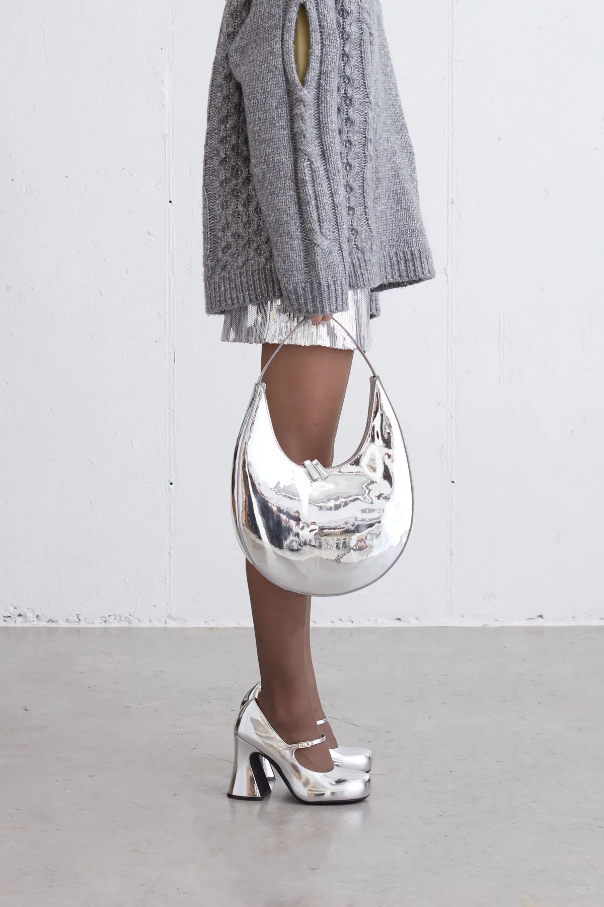 STRUCTURED CURVED SHOULDER BAG IN SILVER | OAK + FORT