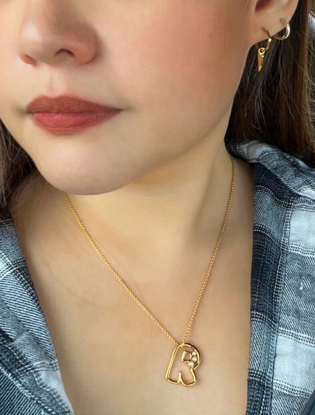 Chubby pendant and claw earrings from @missomalondon