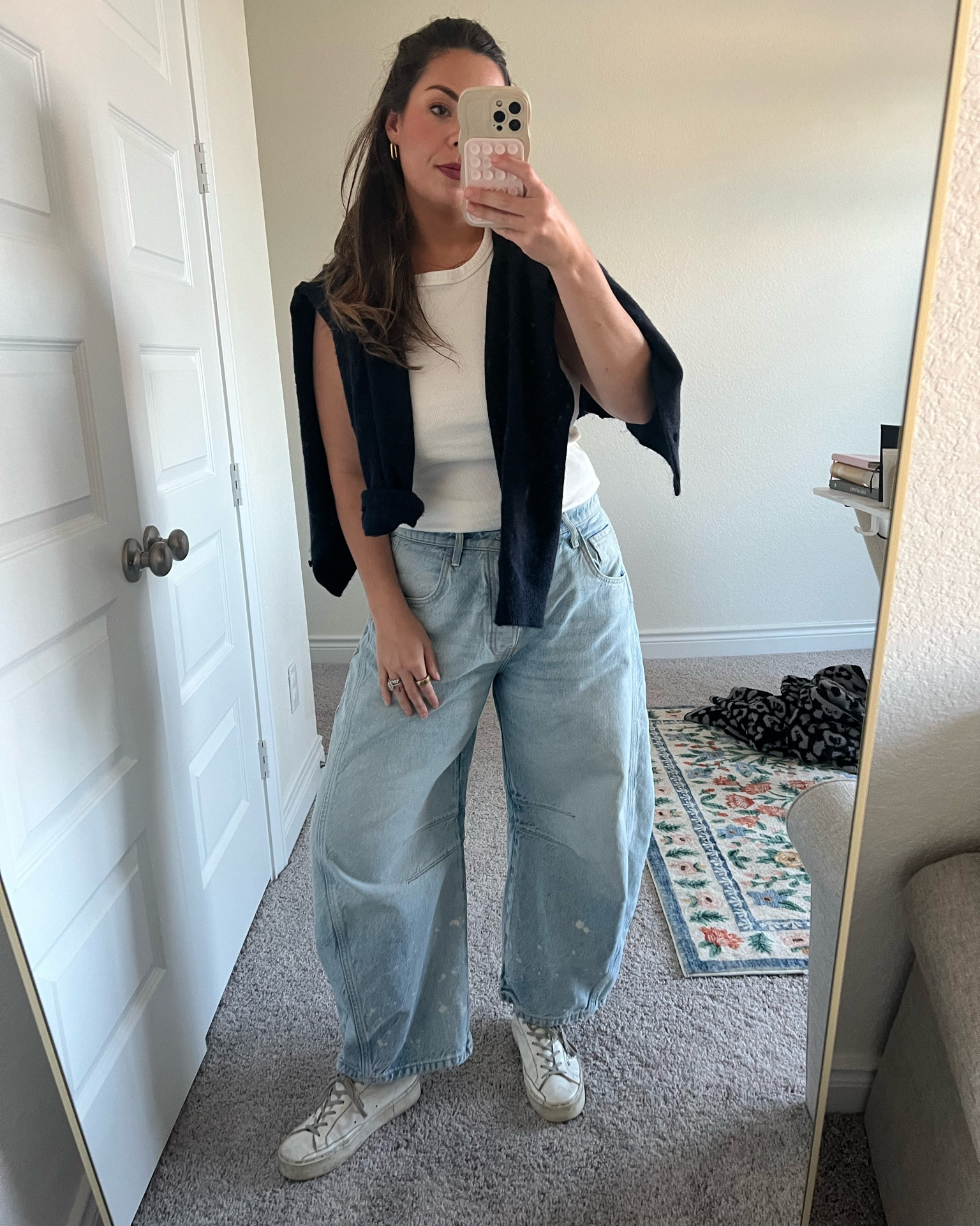 Barrel jeans > 

#LTKStyleTip #LTKMidsize