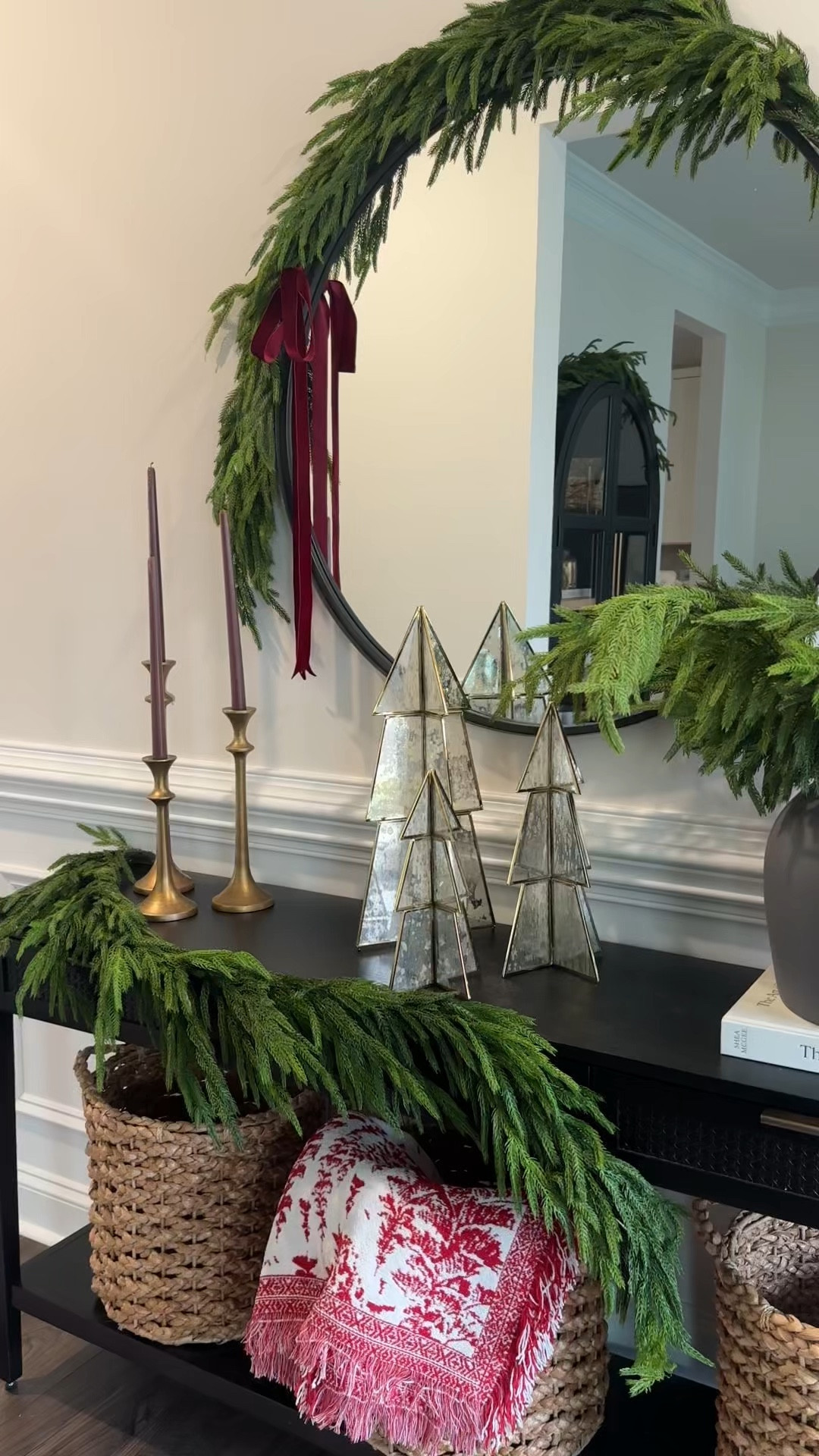 Christmas entryway inspiration



Entryway, decor, entryway ideas, Christmas decor , holiday decor, seasonal decor, Christmas entryway 

#LTKSeasonal #LTKVideo #LTKHoliday