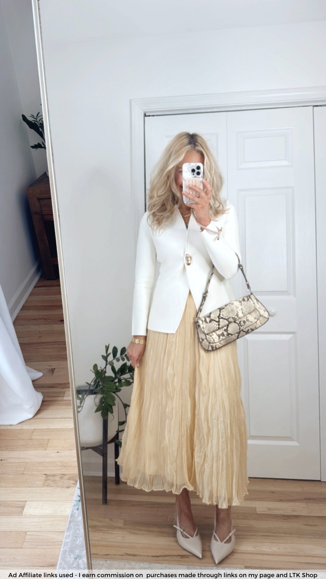 Spring outfit
Pale yellow skirt 
