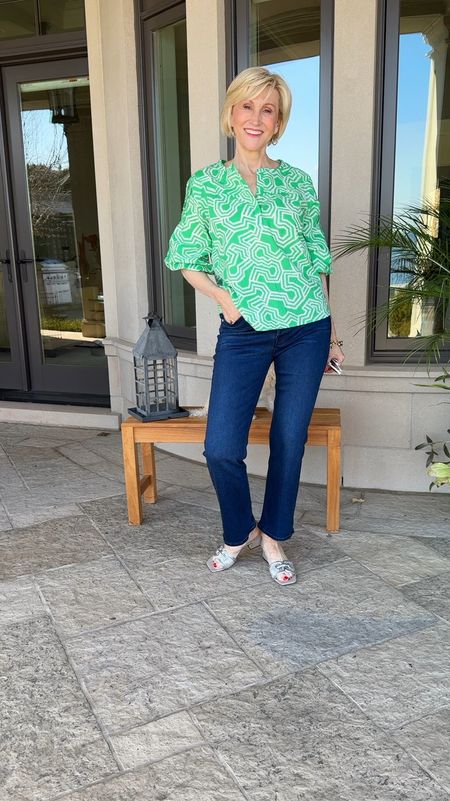 I'm kicking off my day in one of my favorite brands of jeans @motherjeans

I love these Mother Tripper ankle jeans. They are a high rise with a straight edge hem that looks and feels more elegnat and dressy. I've paired it with this bold green pintuck shirt for that perfect Spring look. 


#LTKover40 #LTKSeasonal #LTKstyletip