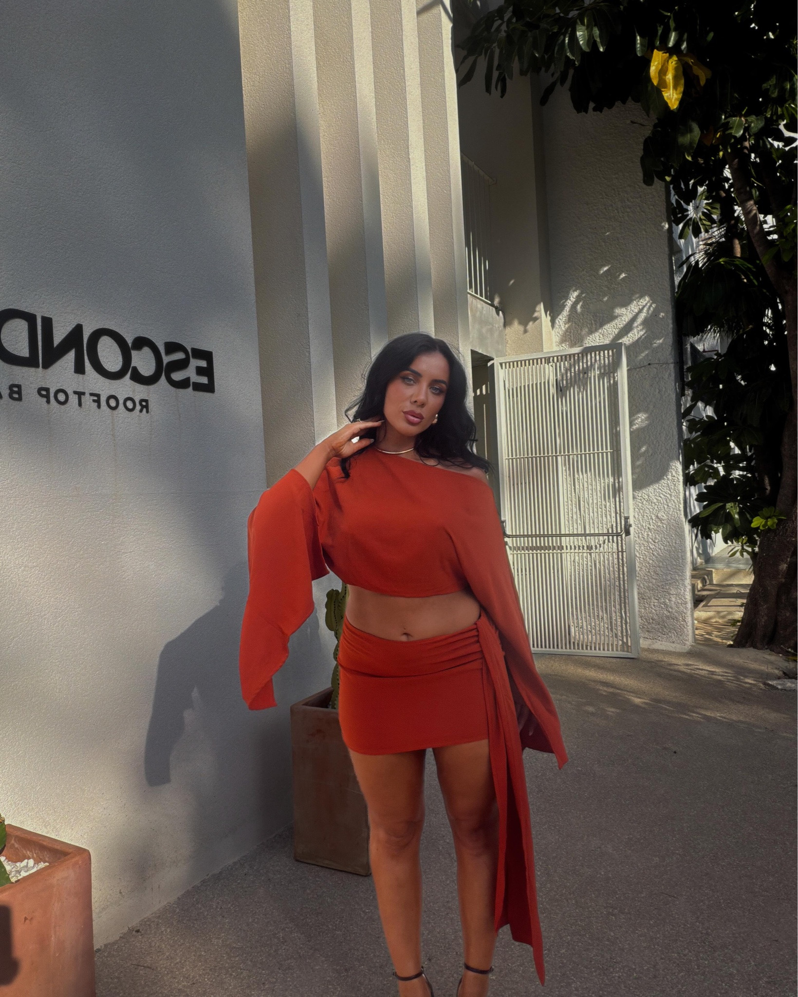 🍊🧡🍹 the girl who said she’d never wear short skirts is getting over herself 😂 comment LINK for Outfit!  #marbella #curvyholidayoutfits #holidayoutfit
