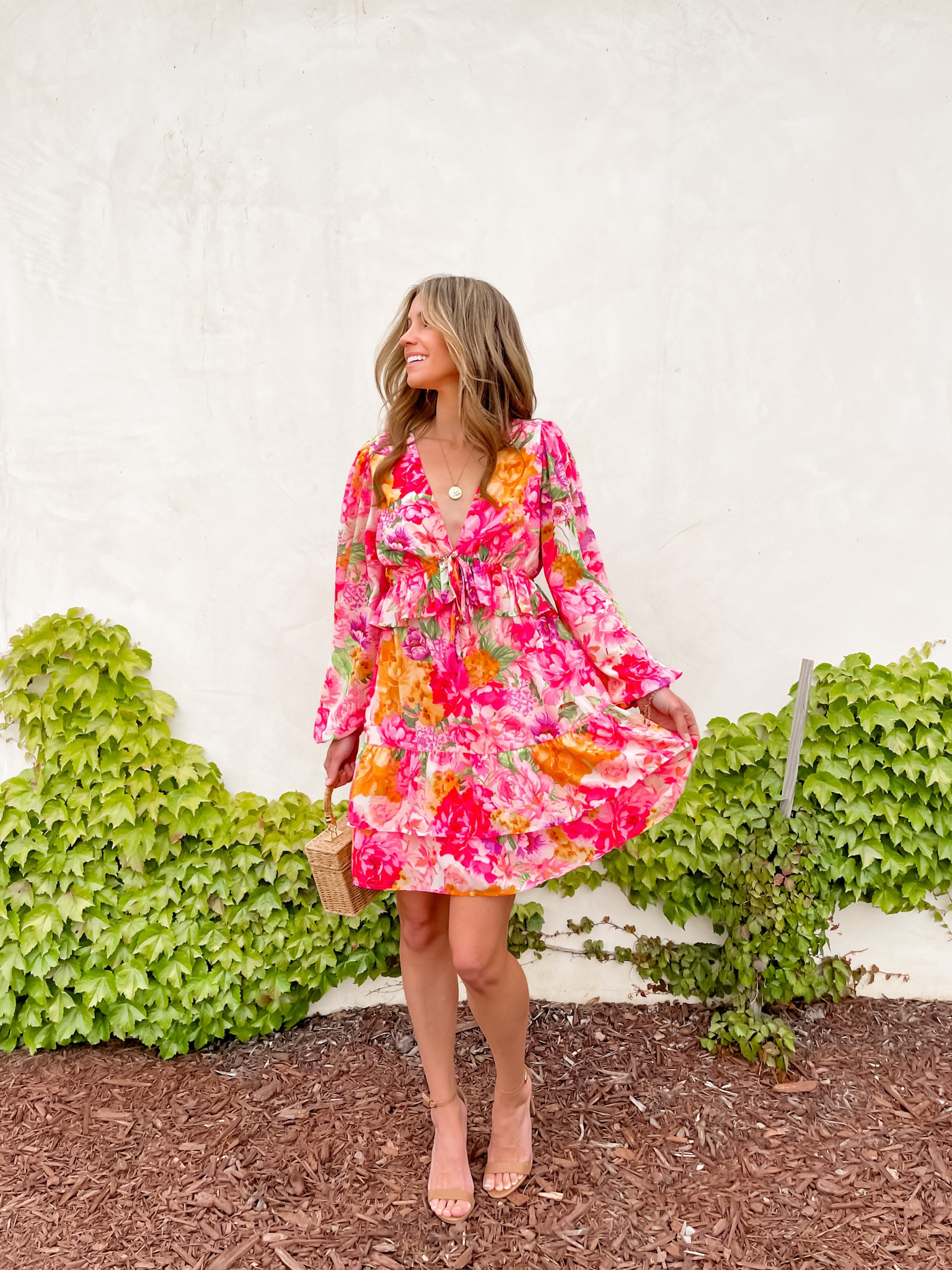 Summer Floral Dress 🌸

www.livingbarelyblonde.com

#summerdress #weddingguestdress #weddingguest #floraldress #strawhandbag #minihandbag #nudeheels #treasures #barelyblonde #cmcovi #kristahor #summerofdi #stylewithjen #jenniferxerin

#LTKunder100 #LTKunder50 #LTKFind